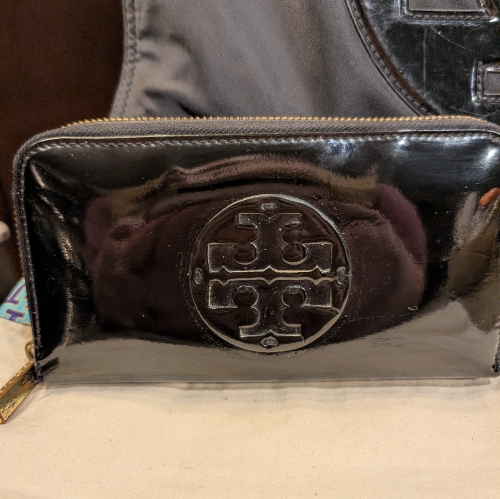 Tory Burch Large Black Ella Tote Bag Patent Logo and Matching Wallet - Picture 2 of 12